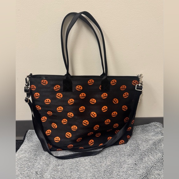 Harveys Handbags - Harvey’s Seatbelt Bag Disney Nightmare Before Christmas